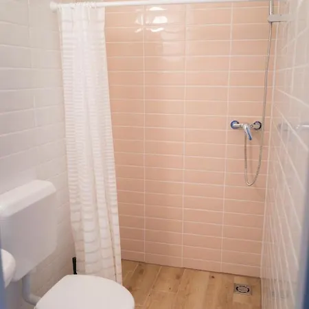 Hegyestu-laba Vendeghaz 펜션 *